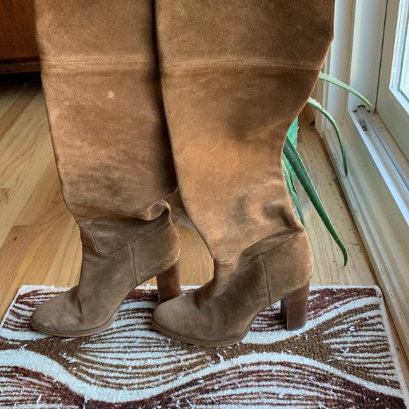 Michael Kors Gently Worn Knee-High Heeled boots. - Picture 3 of 7